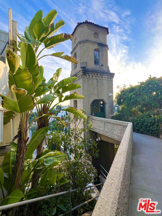 Building Photo - 2185 Broadview Terrace