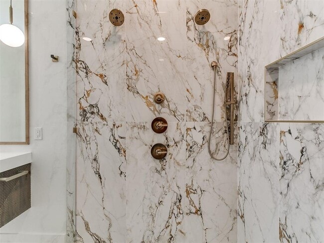 Building Photo - 605 N Idaho Ave