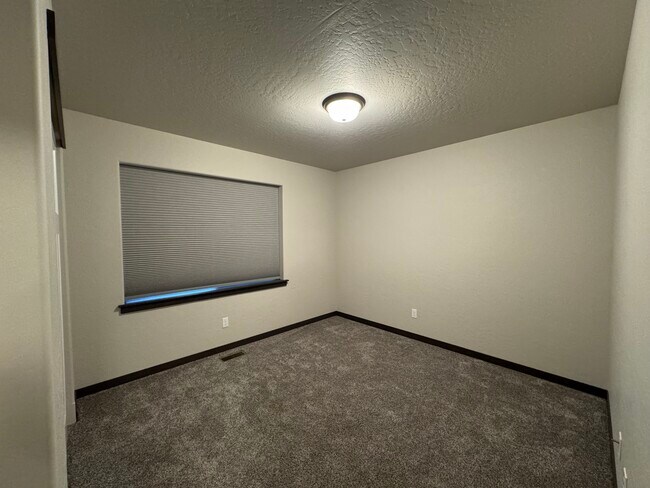 Building Photo - 12772 N Cavanaugh Dr