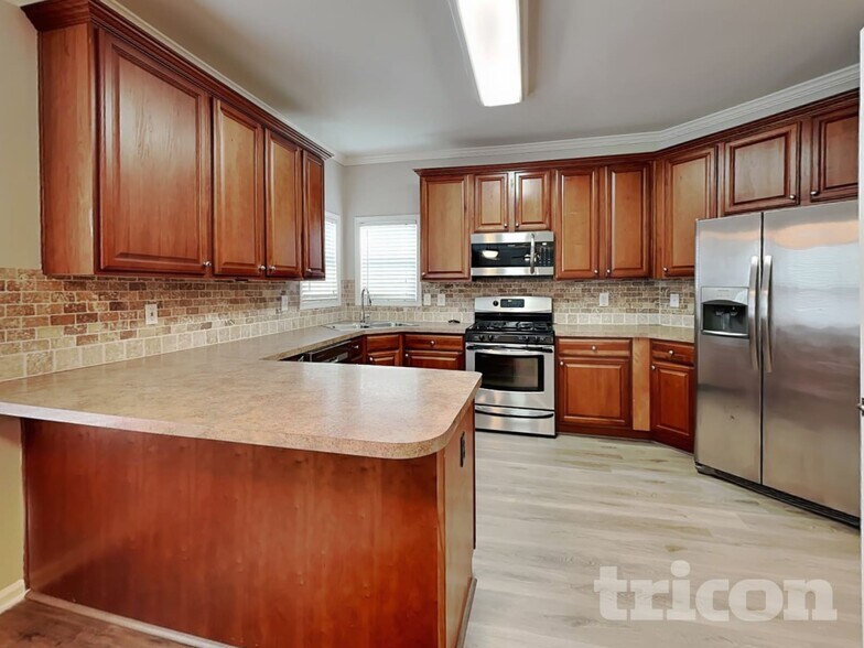 Building Photo - 310 Victory Commons Overlook