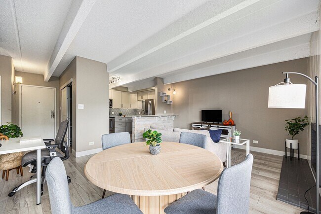Building Photo - Spacious 1 bedroom home in the heart of Capital Hill! 1 Reserved Parking Space and Storage Unit!