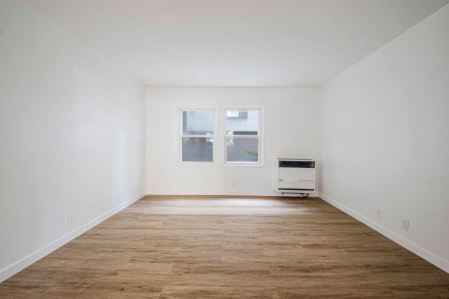 Building Photo - 8802 Belford Ave