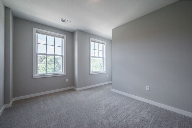 Building Photo - 353 Trinity Wy