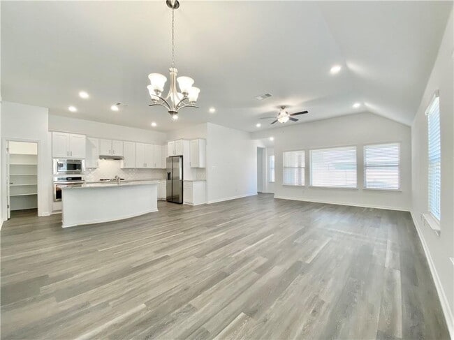 Building Photo - 716 Landing Ln