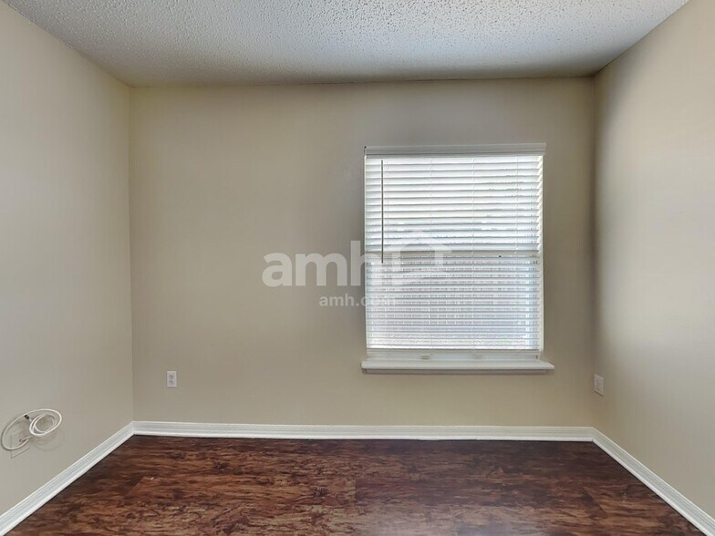 Building Photo - 10191 Wood Dove Way