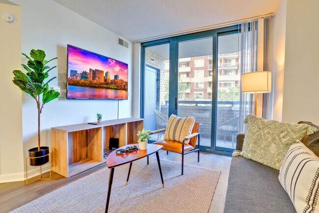 Building Photo - 901 N Pollard St