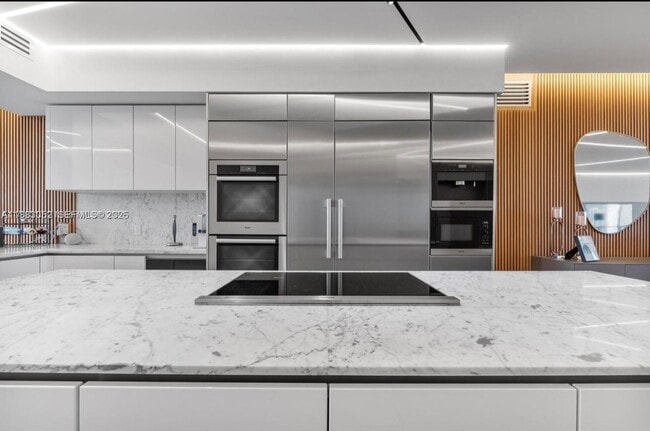 Building Photo - 5000 Island Estates Dr