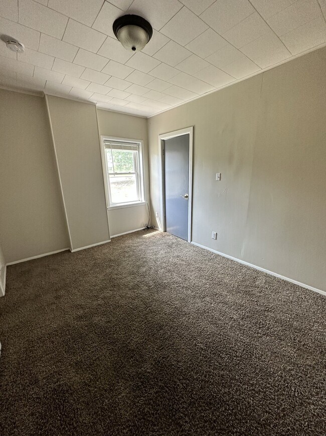 Building Photo - 572 W. 5th Street Apartments LLC
