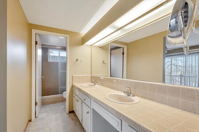 Building Photo - Tri-Level Home in Los Gatos