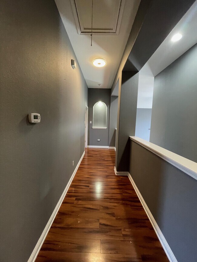 Building Photo - 10312 Yellowstone Dr