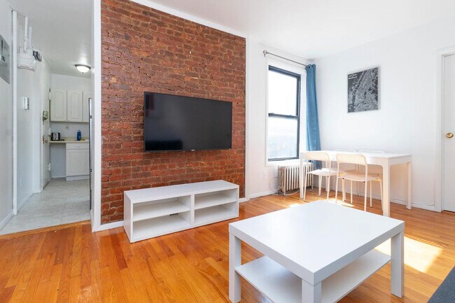 Building Photo - 1789 1st Ave