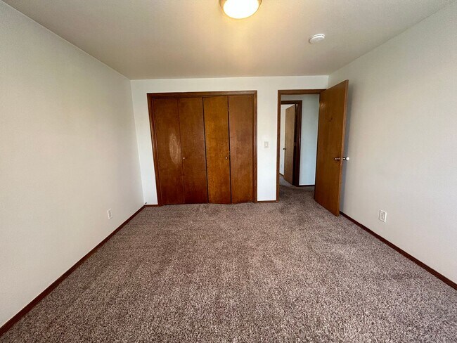 Building Photo - 4271 N Pennfield Pl