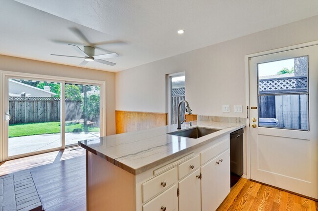 Building Photo - Welcome Home to Beautiful Cambrian Park Ne...