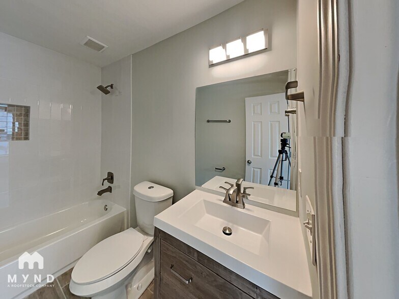 Building Photo - 480 Rockwell St SW