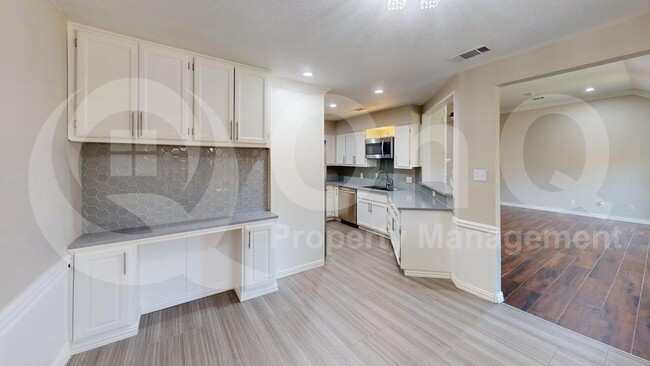 Building Photo - 6619 Running Creek Dr