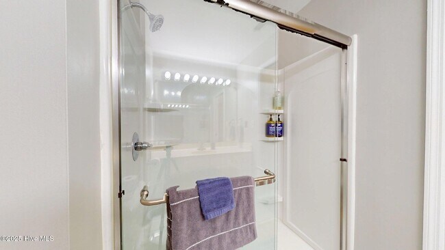 Building Photo - 704 Dover St