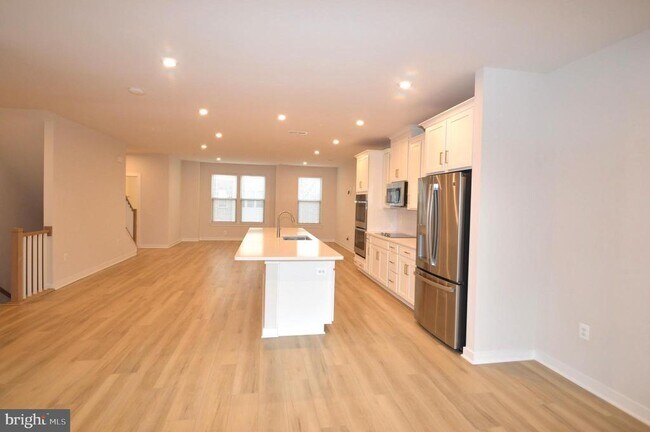 Building Photo - 13651 Innovation Station Lp