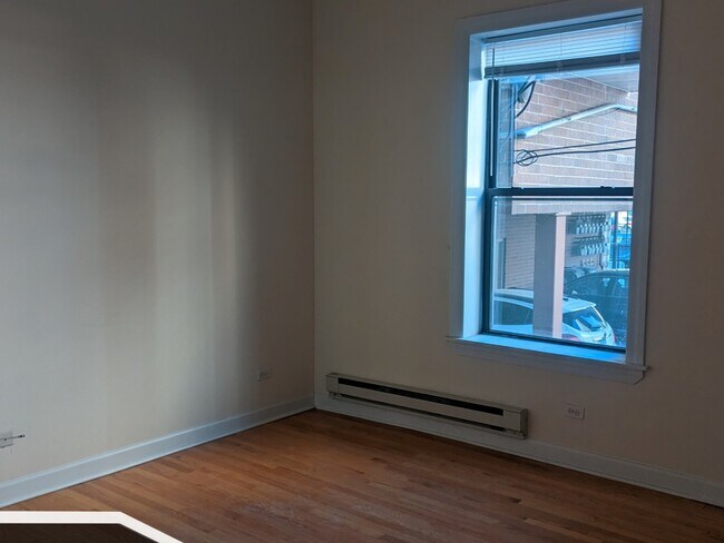 Building Photo - 4715 N Sheridan Rd