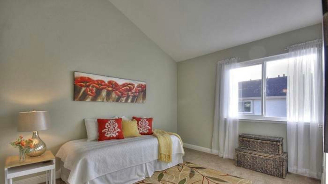 One of the bedrooms - 1348 Daniel Ct