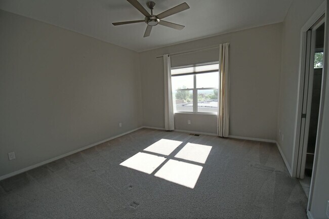 Building Photo - Mountain View, Two Car Garage 3bd/3ba Avai...
