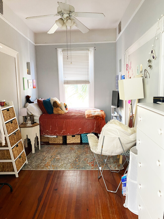 Small Middle Bedroom with Window - 206 Calhoun St