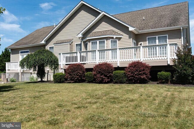 Building Photo - 400 Albin Dr