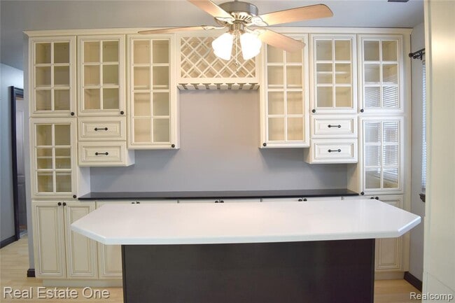 Building Photo - 460 Baldwin Ave