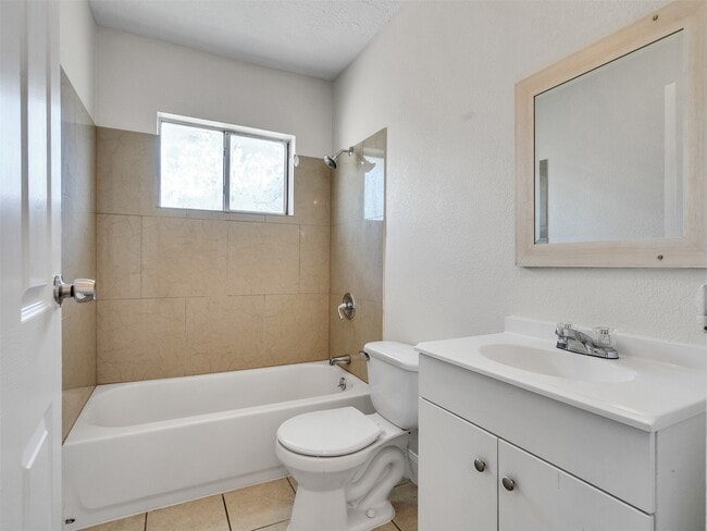 Building Photo - 7622 Pecan Villas Dr
