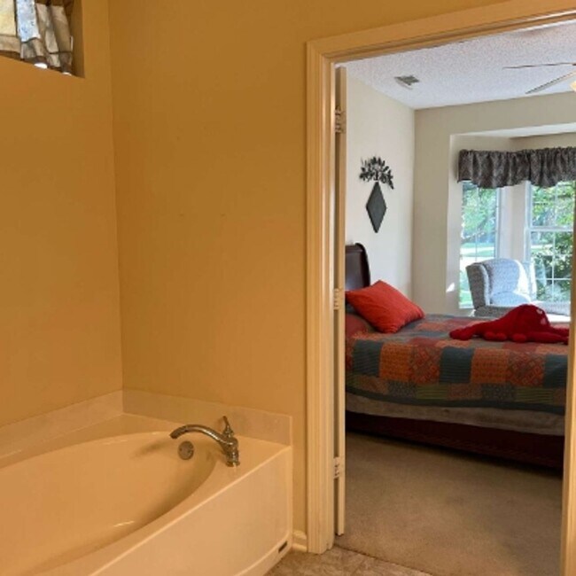 Building Photo - 133 Stratford Village Way