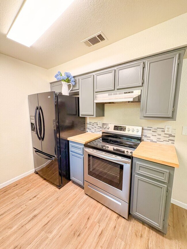 Building Photo - 2508 Hidden Hill Dr