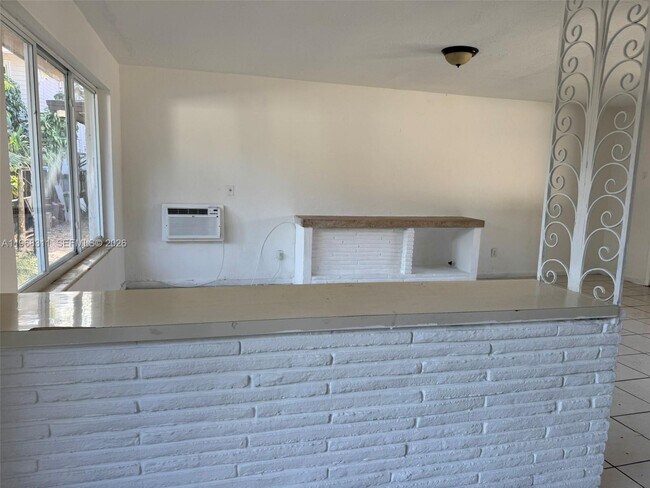 Building Photo - 730 NE 122nd St