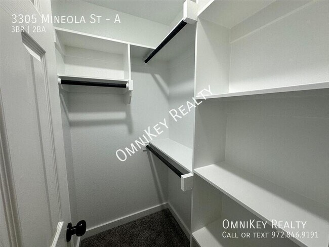 Building Photo - 3305 Mineola St