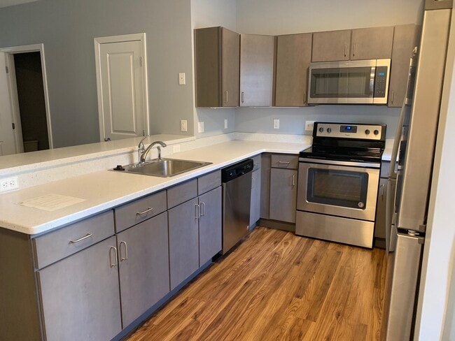 Building Photo - 37 E Ridge Dr