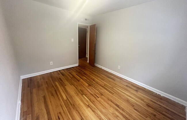 Building Photo - 596 Lowell Ave