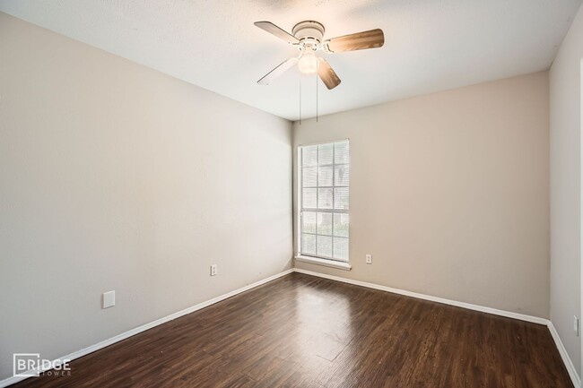 Building Photo - 8314 Kensington Dr