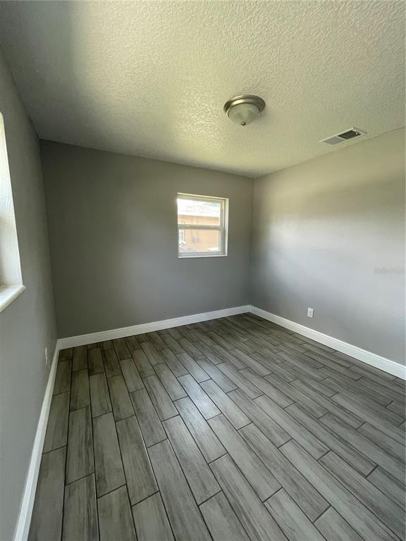 Building Photo - 204 6th Jpv St