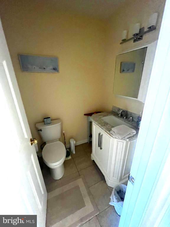 Building Photo - 14402 Jarvis Ave