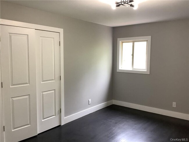 Building Photo - 19 Mountain View Dr