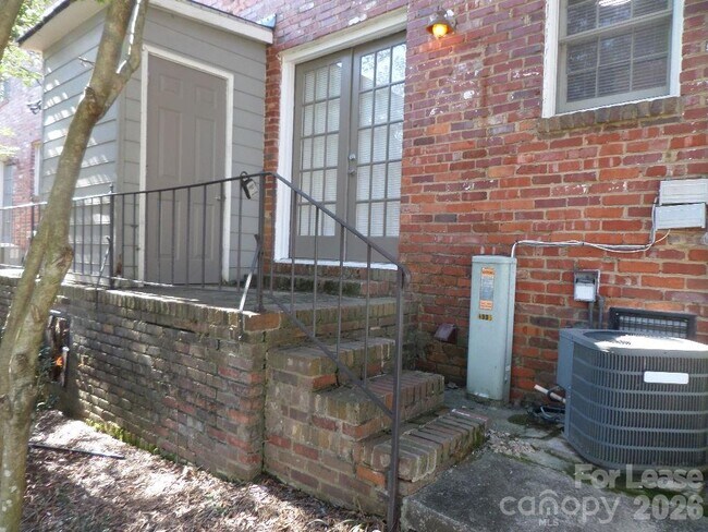 Building Photo - 4335 Hathaway St