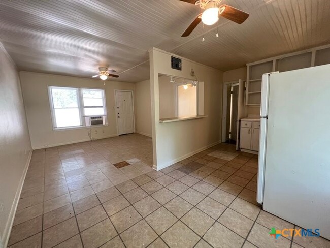 Building Photo - 443 Lindsey St