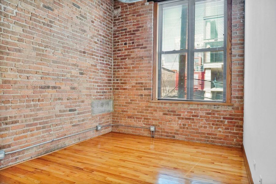 Building Photo - 216 N May St