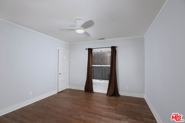 Building Photo - 752 N Las Palmas Ave
