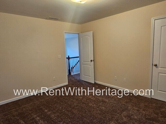 Building Photo - WOW!!...GORGEOUS!!..UPGRADES /AMAZING MASTER/ FENCED YD/ SWIM-TENNIS