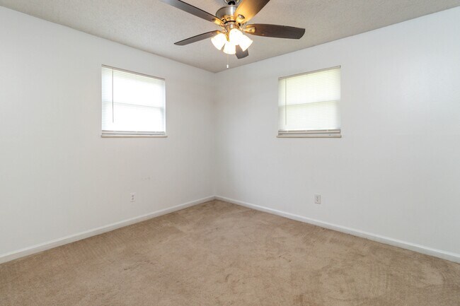 Building Photo - 2821 Vicksburg Ln