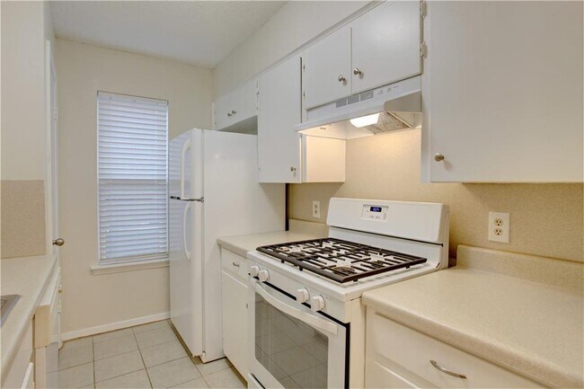 Building Photo - 5808 Emerald Forest Dr