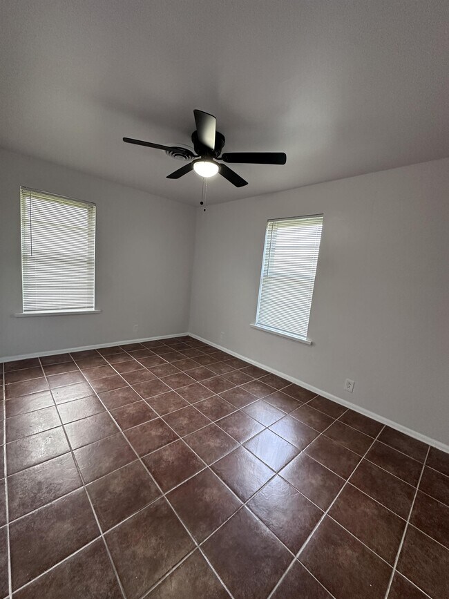 Building Photo - 4926 Calvin Dr