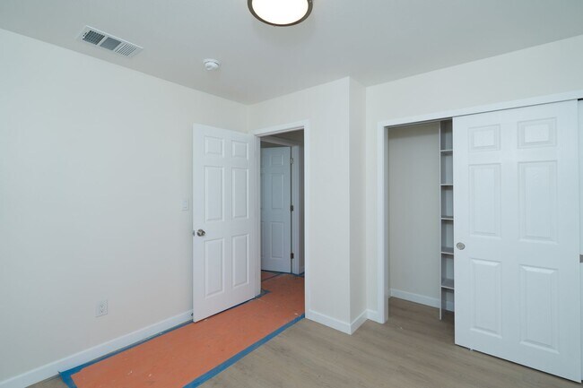 Building Photo - 2400 Del Mar Ave