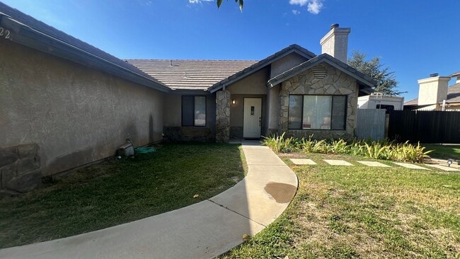 Building Photo - (APPLICATION PENDING) East Lancaster Home