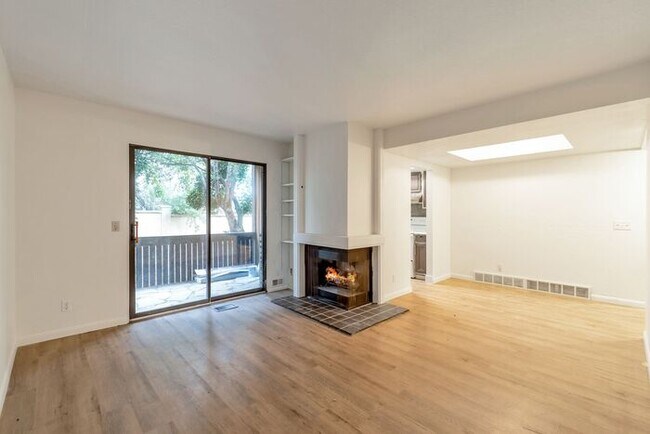 Building Photo - Cozy Midvale Condo - AVAILABLE NOW!