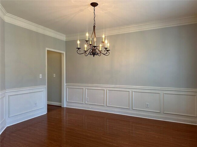 Building Photo - 669 Maple Grove Way